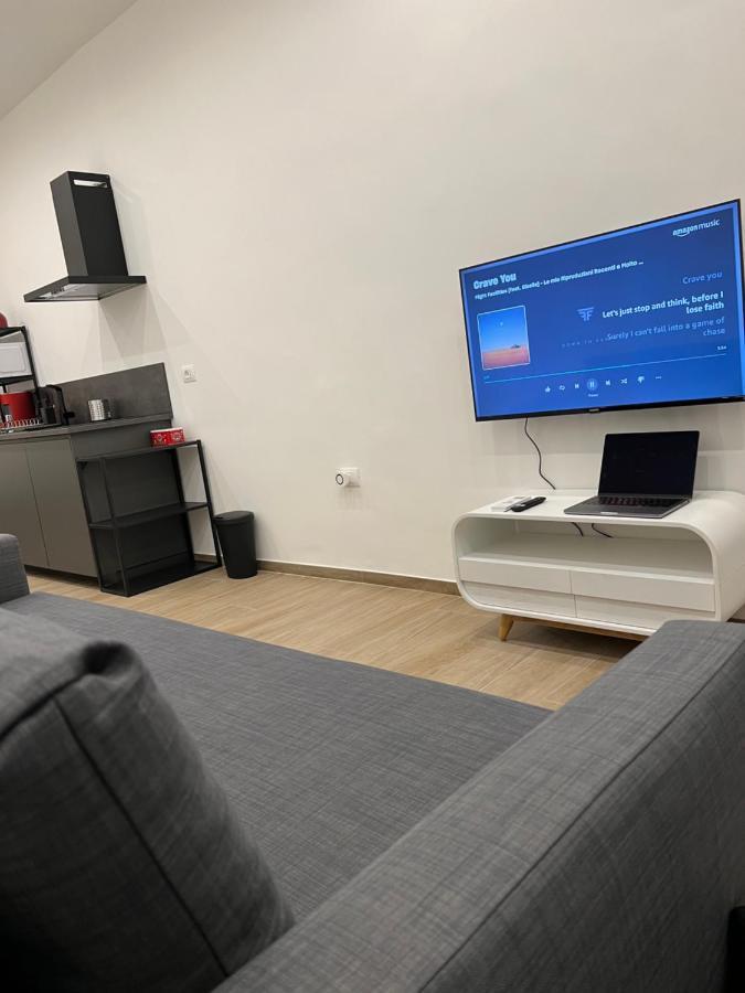 Citywise Vittorio - Independent Apartment Near Bari Central Station Ngoại thất bức ảnh